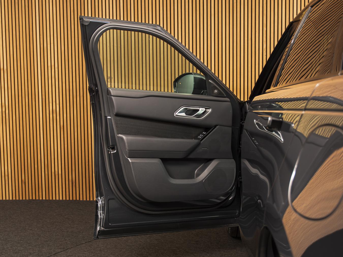 Land Rover Range Rover Velar R-DYNAMIC SE P400e