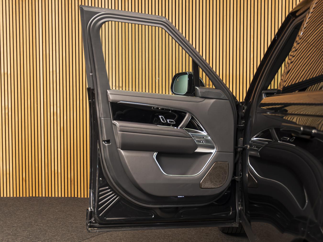 Land Rover Range Rover P550e Autobiography