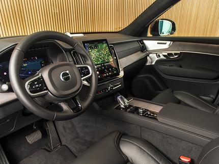 Volvo XC90 T8 AWD Ultra Dark