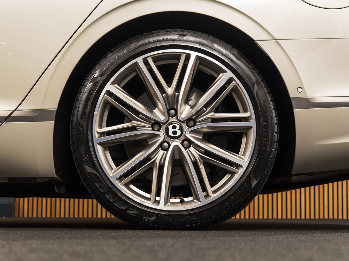 Bentley Flying Spur Hybrid