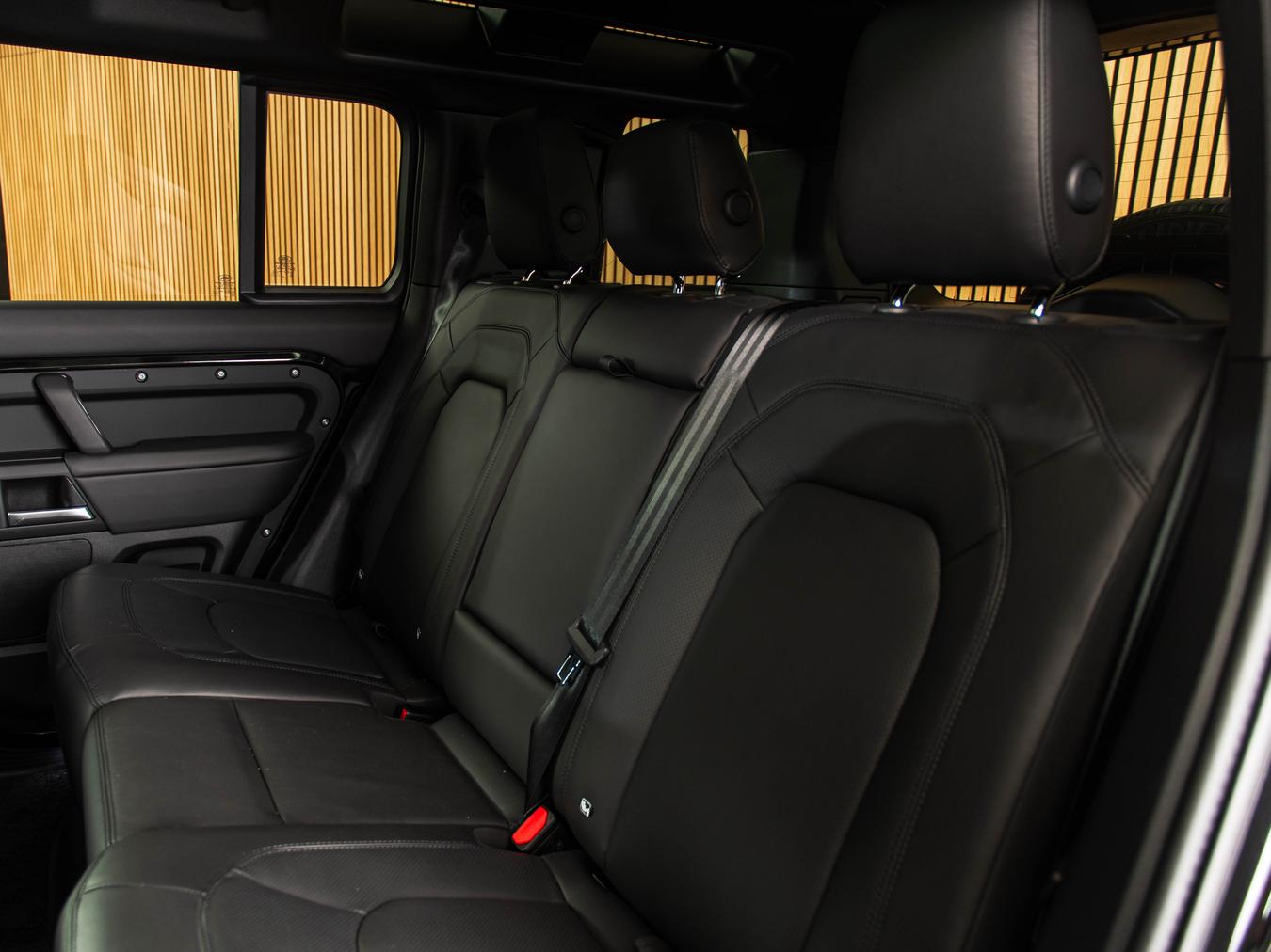 Land Rover Defender 110 P425 V8 X-Dynamic HSE