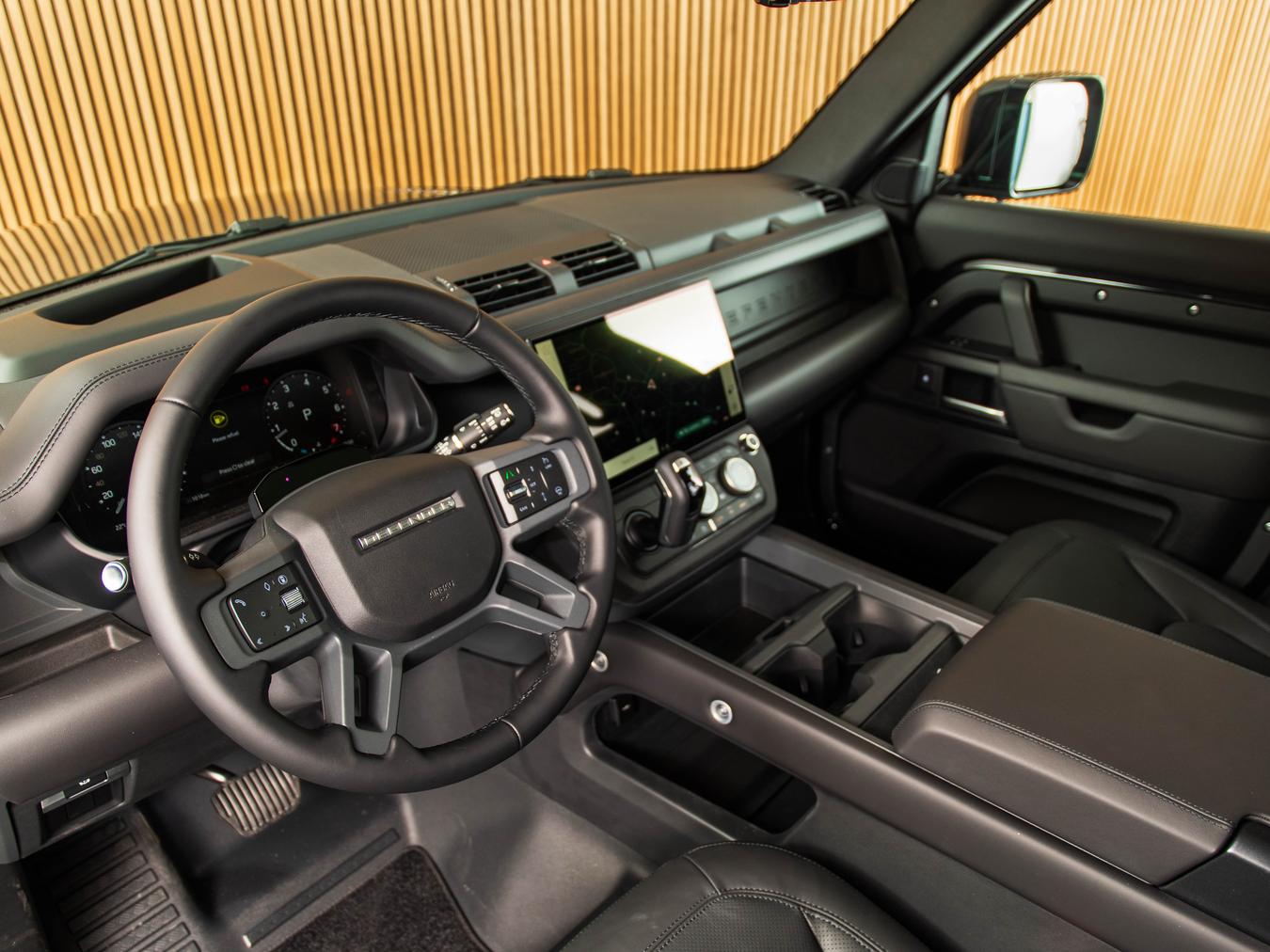 Land Rover Defender 110 P425 V8 X-Dynamic HSE