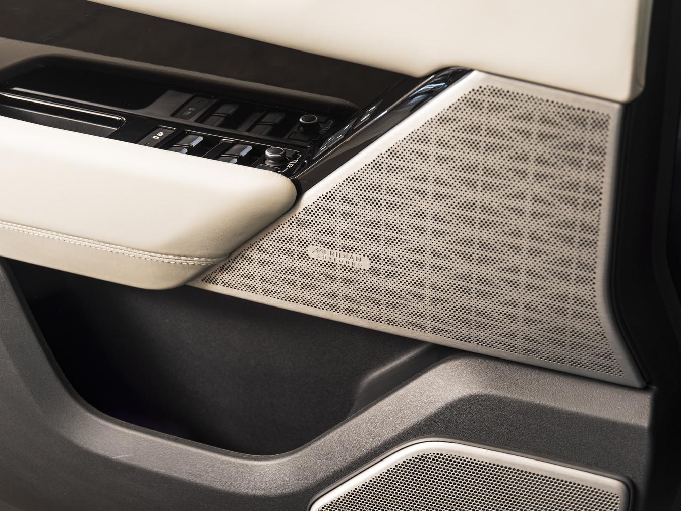 Land Rover Range Rover Velar 3.0 V6 SC AWD R-dynam