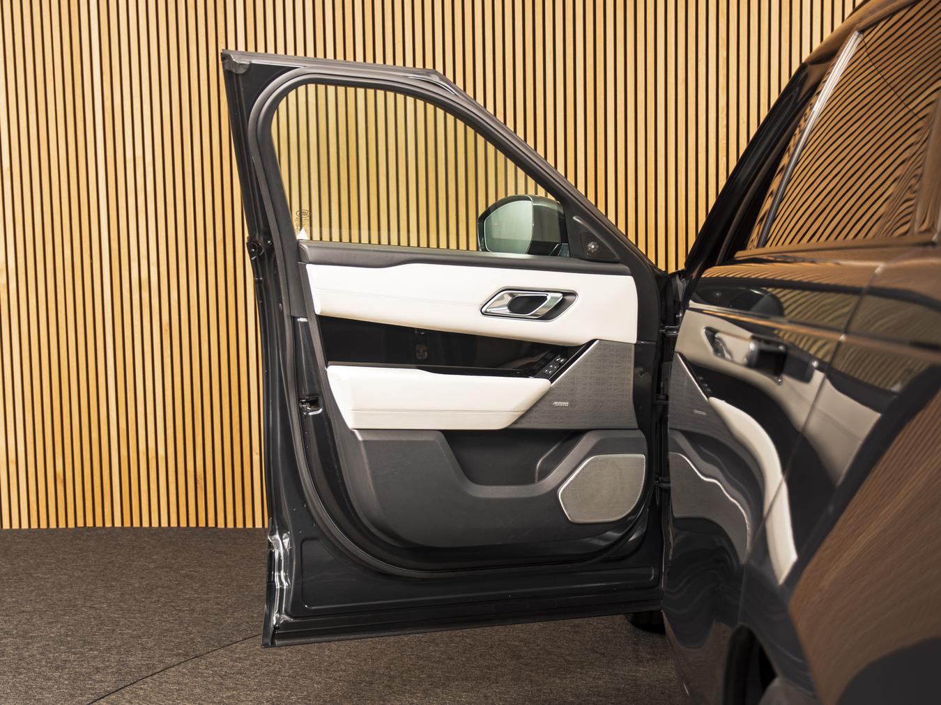 Land Rover Range Rover Velar 3.0 V6 SC AWD R-dynam