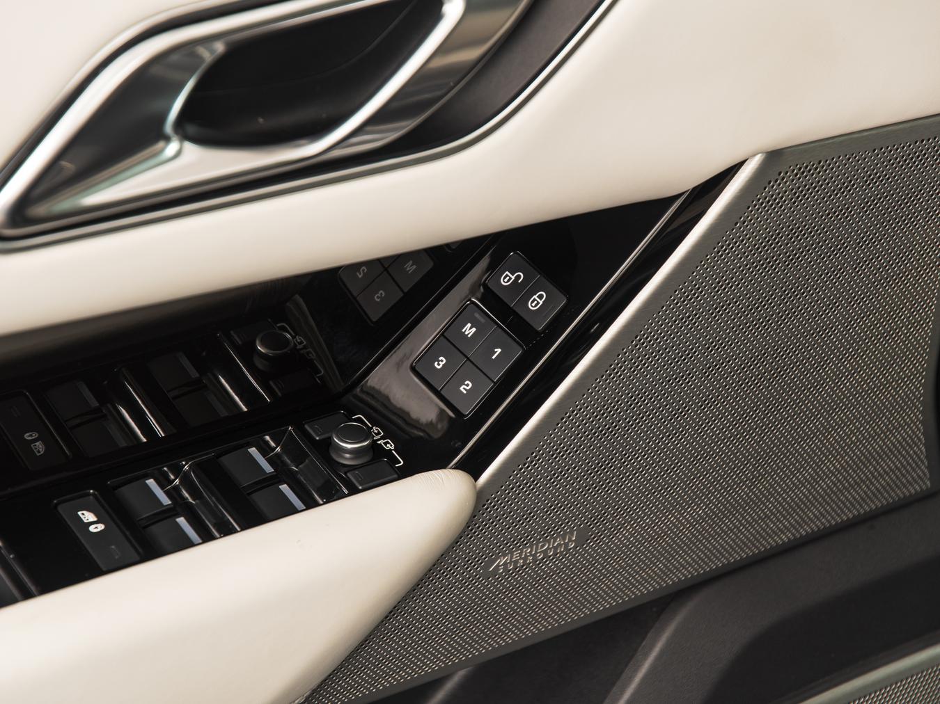 Land Rover Range Rover Velar 3.0 V6 SC AWD R-dynam