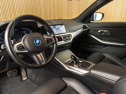 BMW 330e Touring