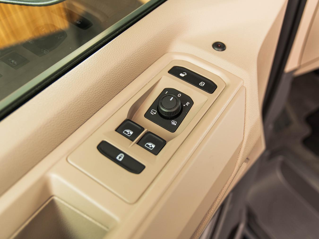 Volkswagen T7 California eHybrid 4M Beach