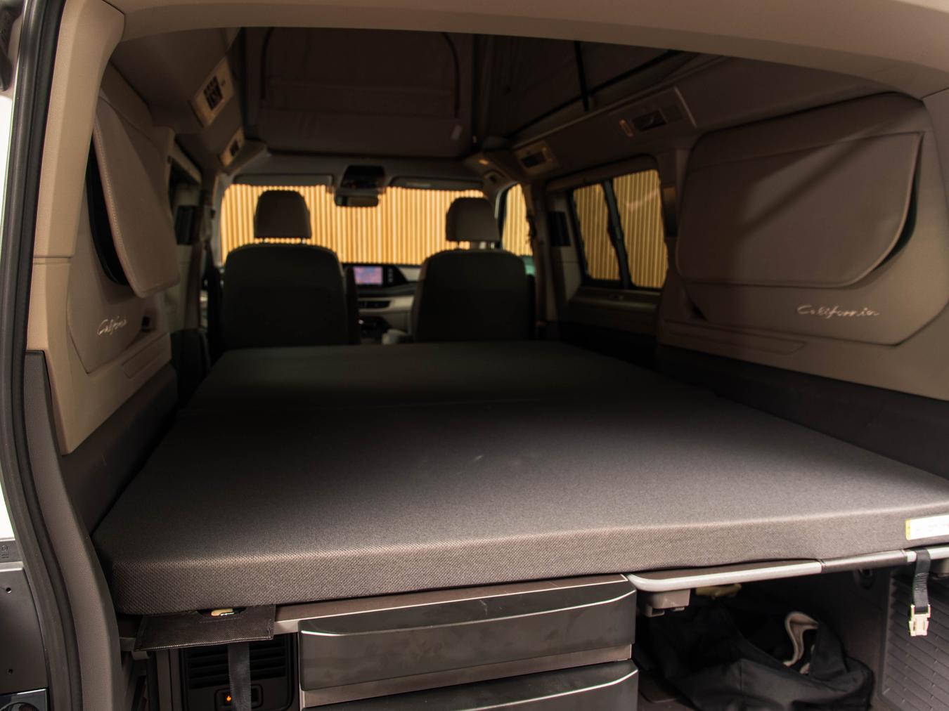 Volkswagen T7 California eHybrid 4M Beach