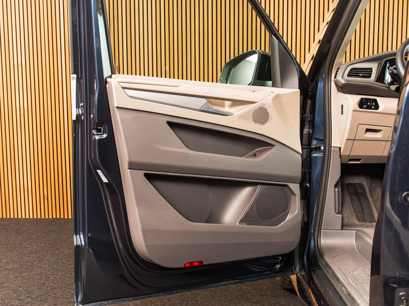 Volkswagen T7 California eHybrid 4M Beach