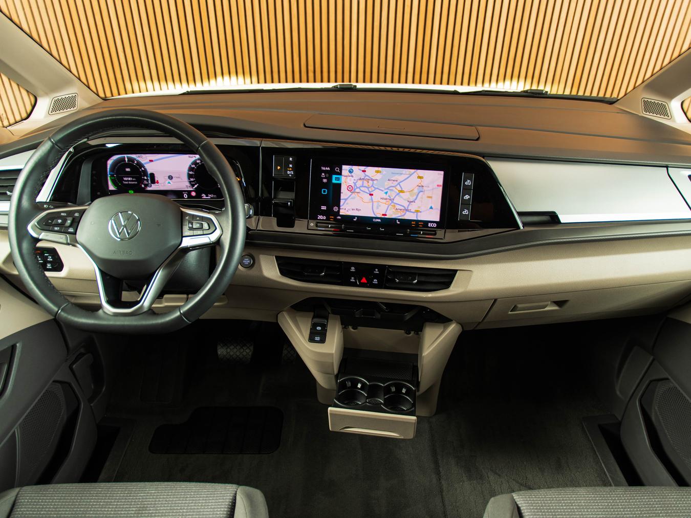 Volkswagen T7 California eHybrid 4M Beach