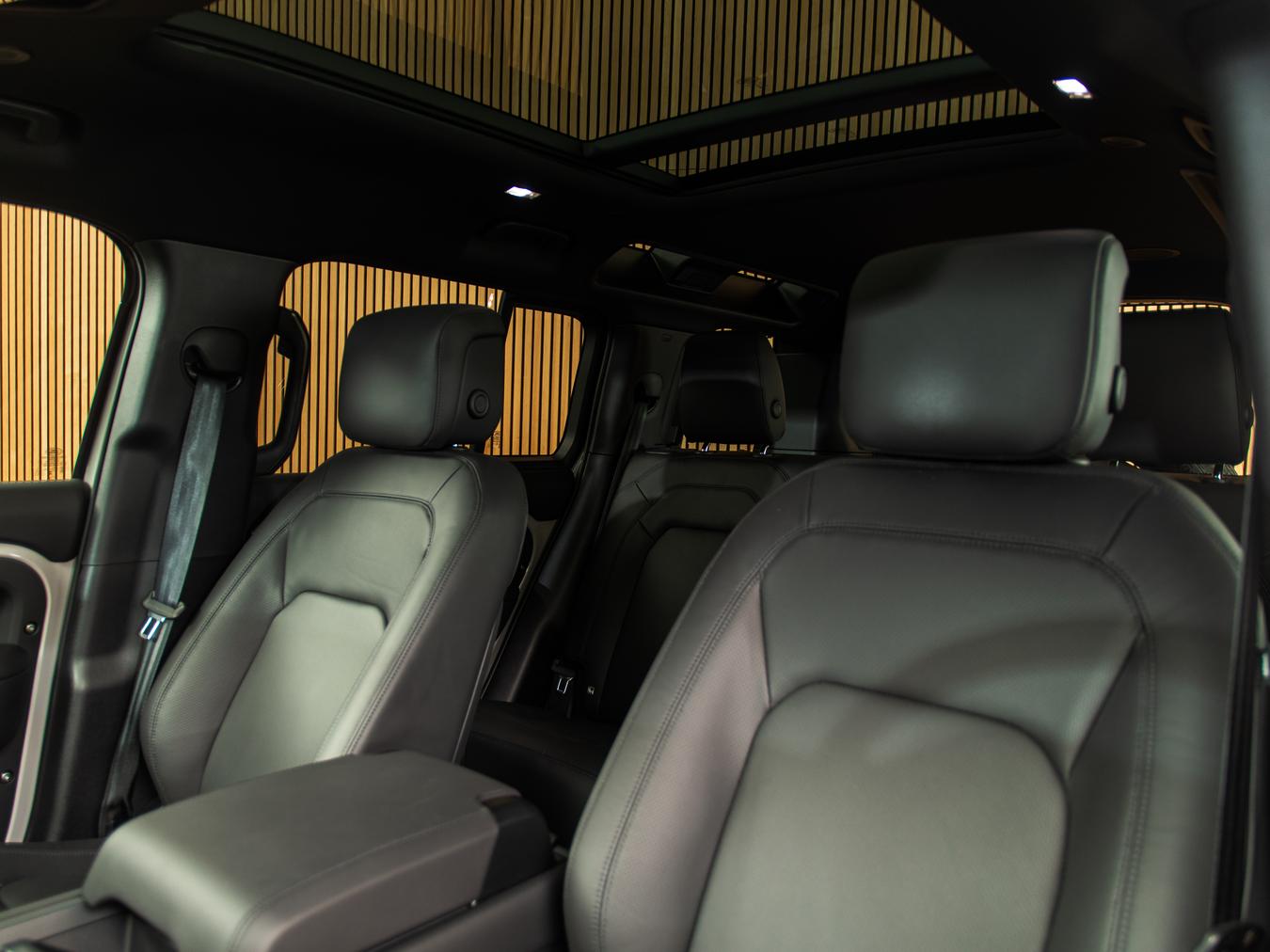 Land Rover Defender 110 X-Dynamic HSE P300e