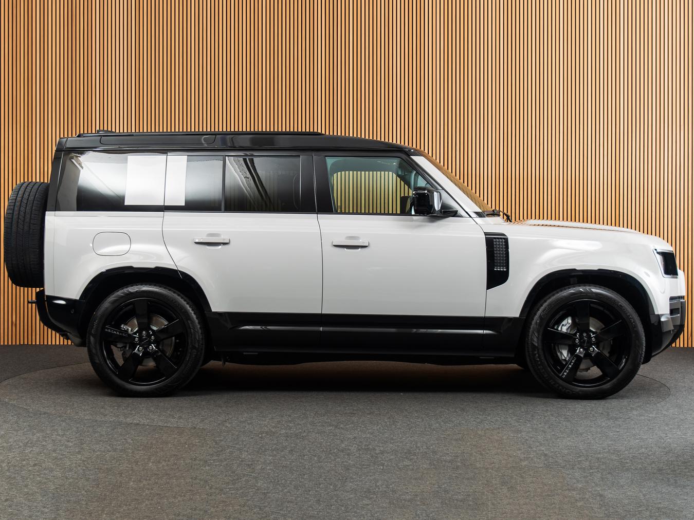 Land Rover Defender 110 X-Dynamic HSE P300e
