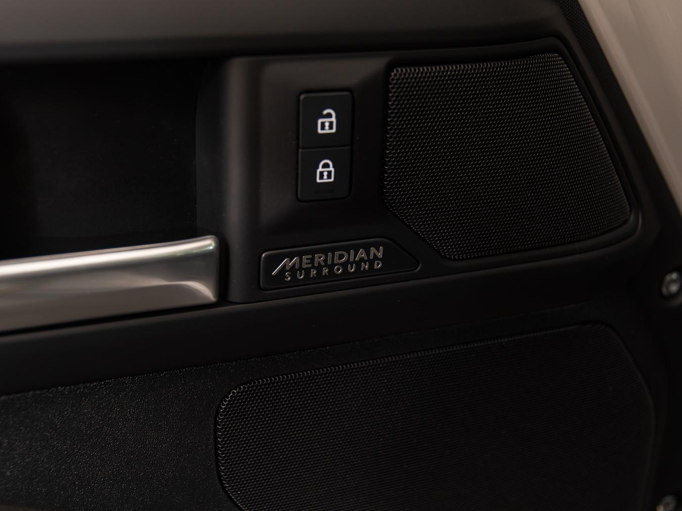 Land Rover Defender 110 X-Dynamic HSE P300e
