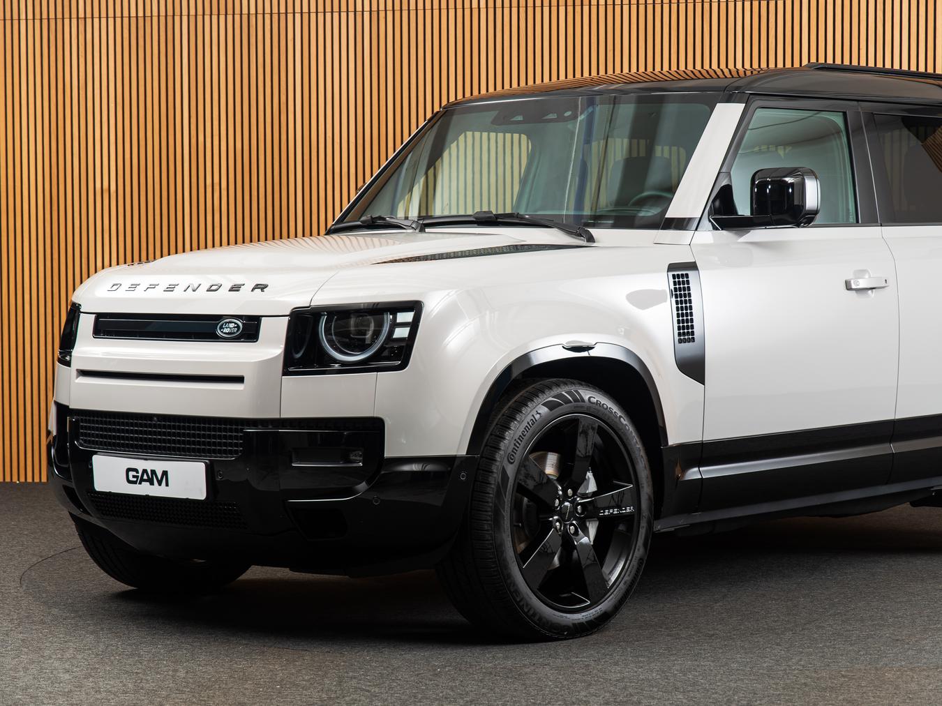 Land Rover Defender 110 X-Dynamic HSE P300e