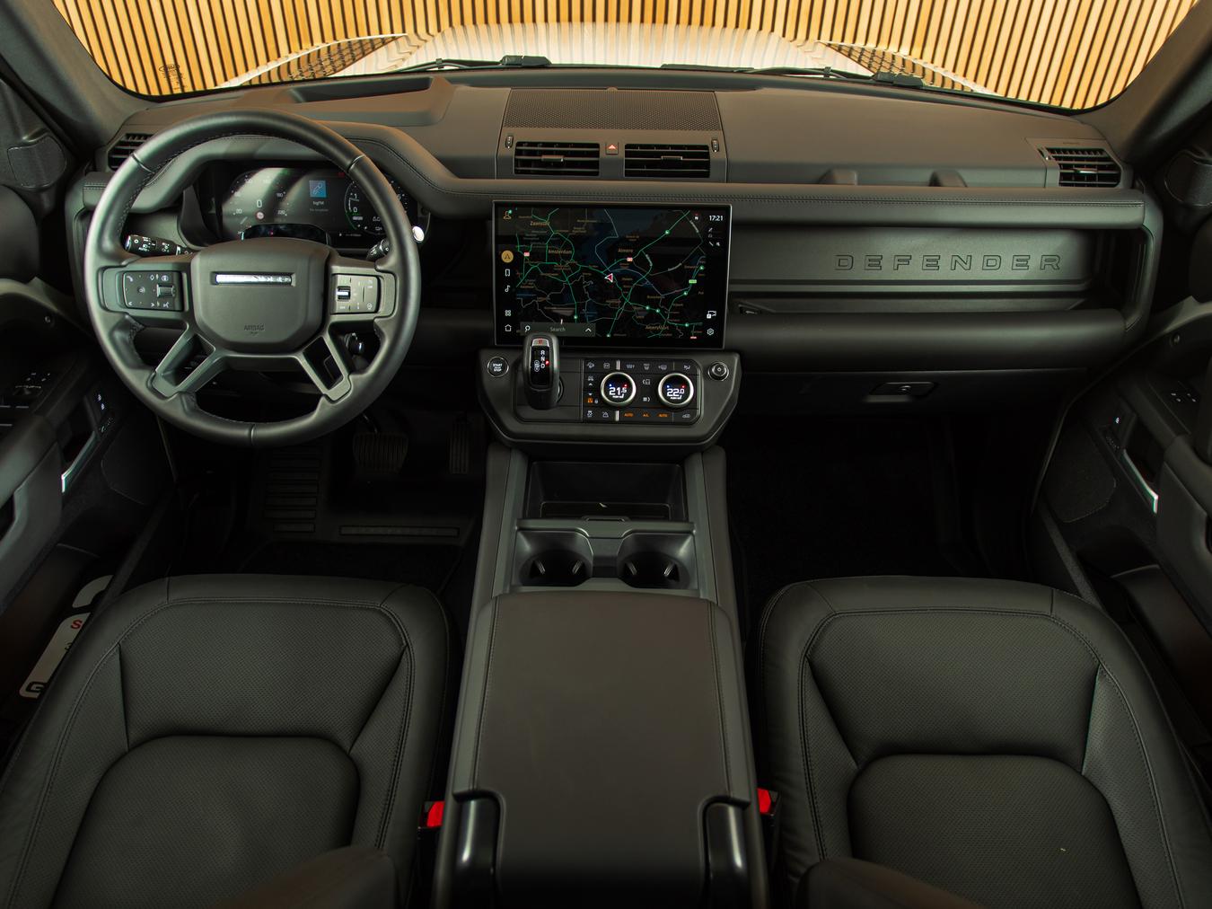 Land Rover Defender 110 X-Dynamic HSE P300e