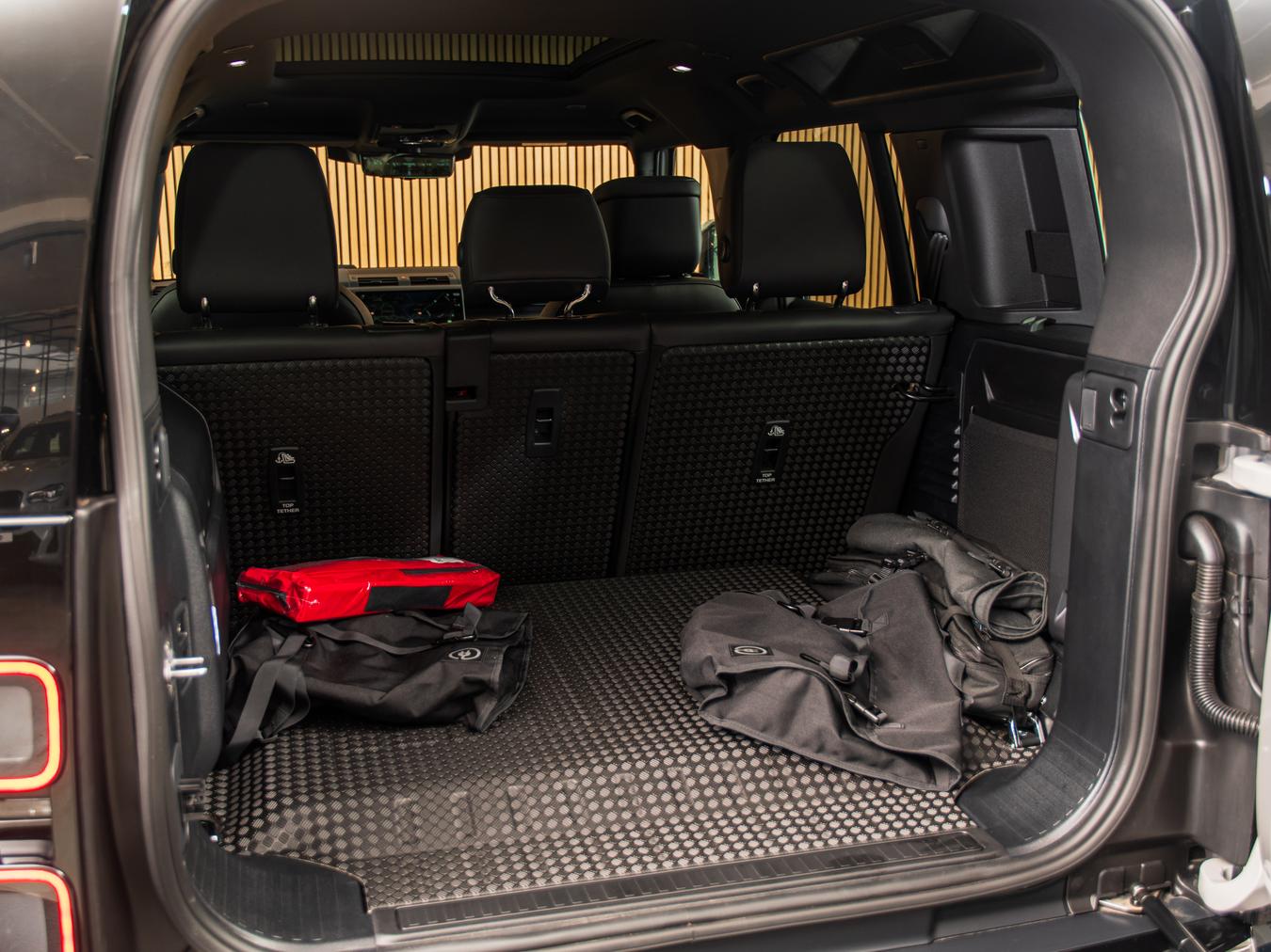 Land Rover Defender 110 X-Dynamic HSE P300e