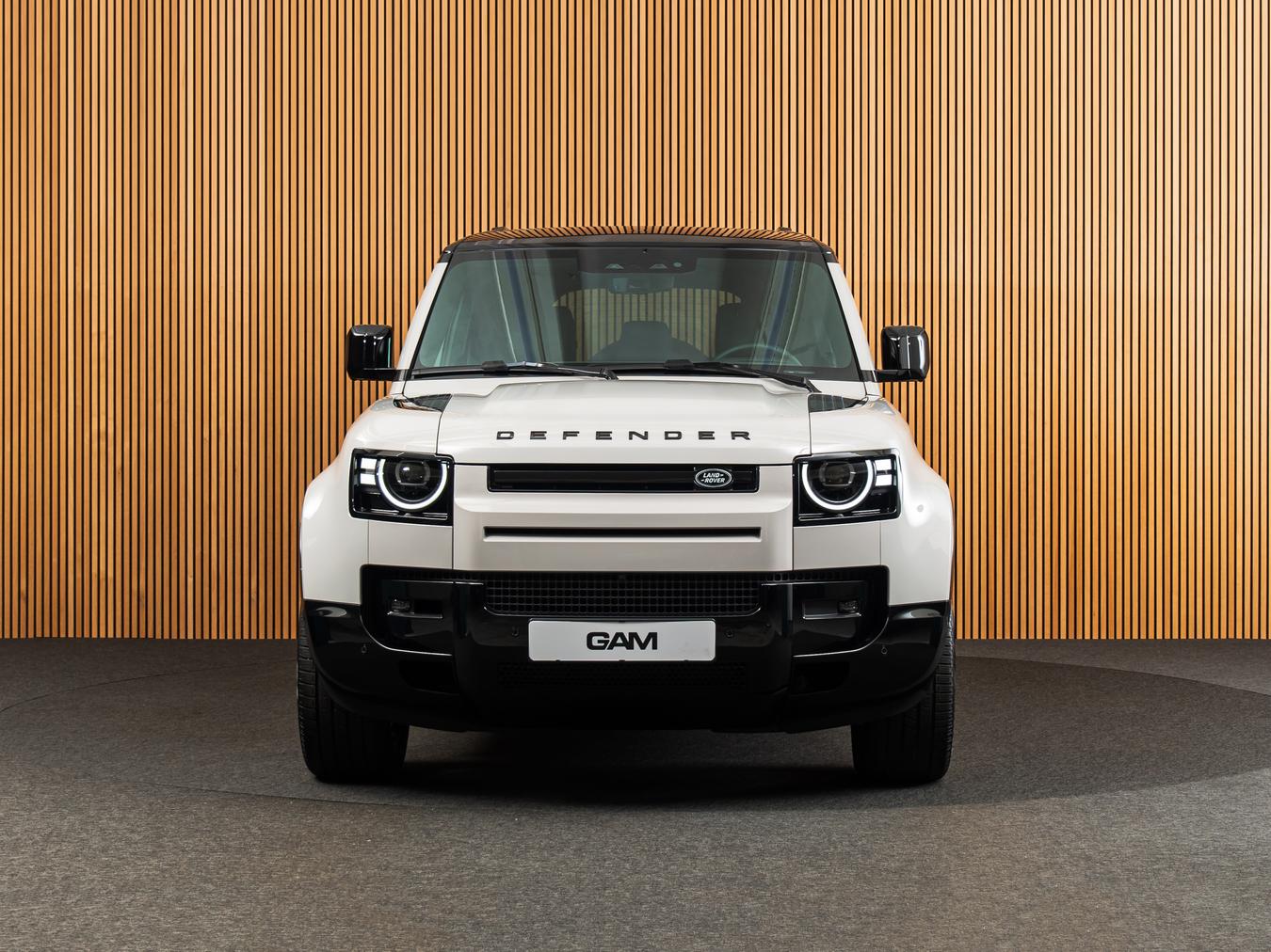 Land Rover Defender 110 X-Dynamic HSE P300e