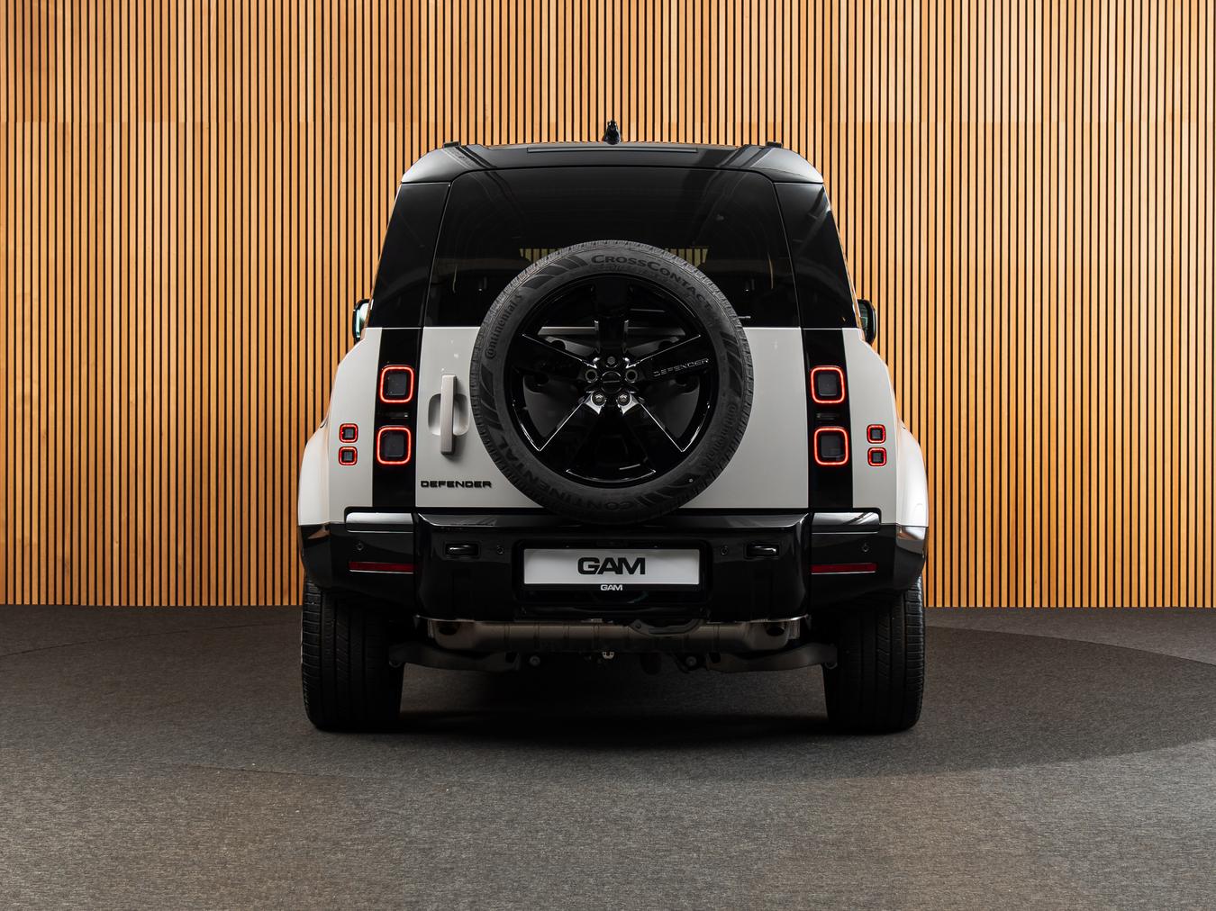 Land Rover Defender 110 X-Dynamic HSE P300e