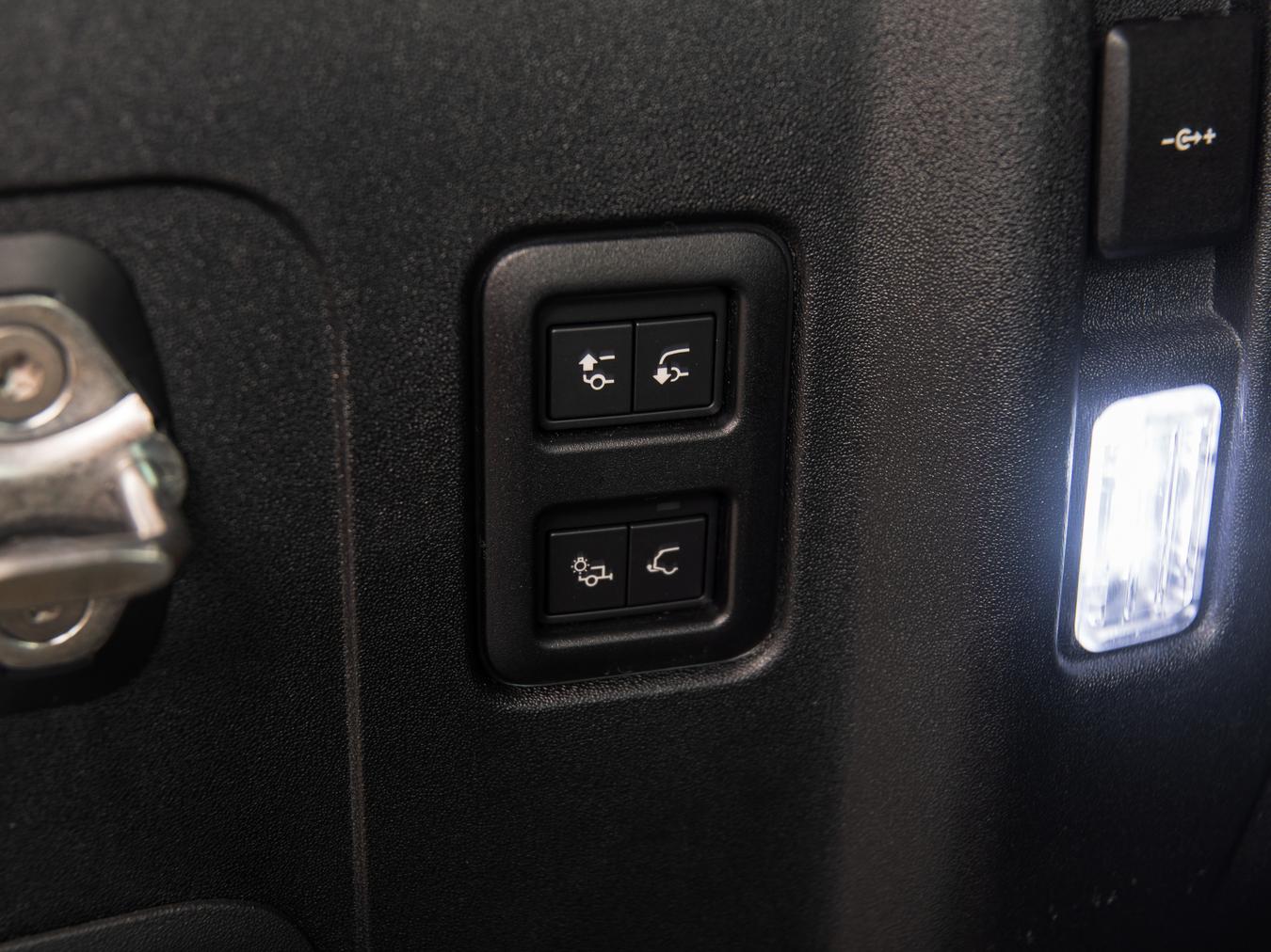 Land Rover Defender 110 X-Dynamic HSE P300e
