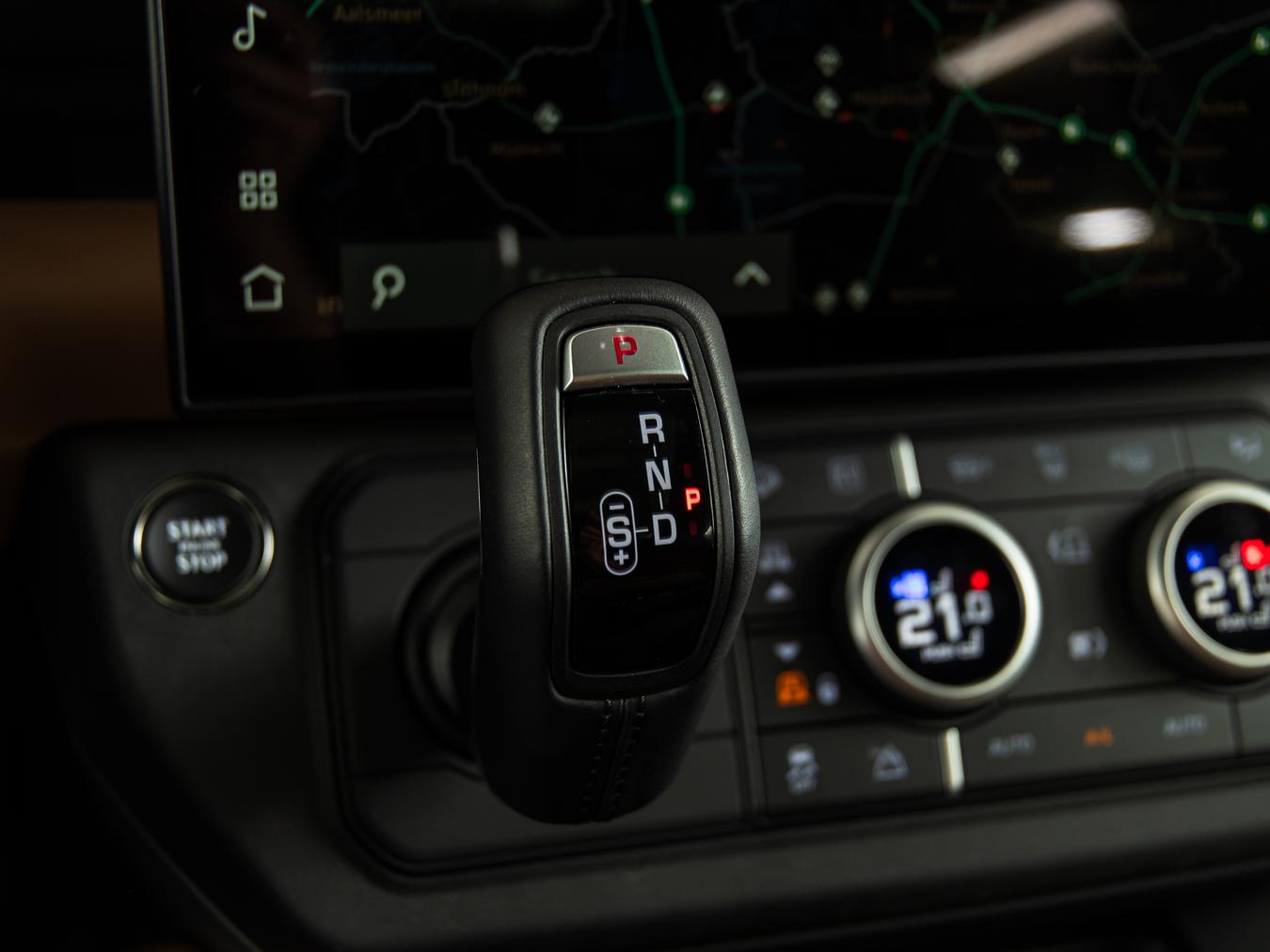 Land Rover Defender 110 X-Dynamic HSE P300e