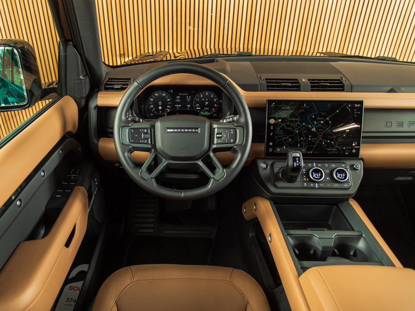 Land Rover Defender 110 X-Dynamic HSE P300e