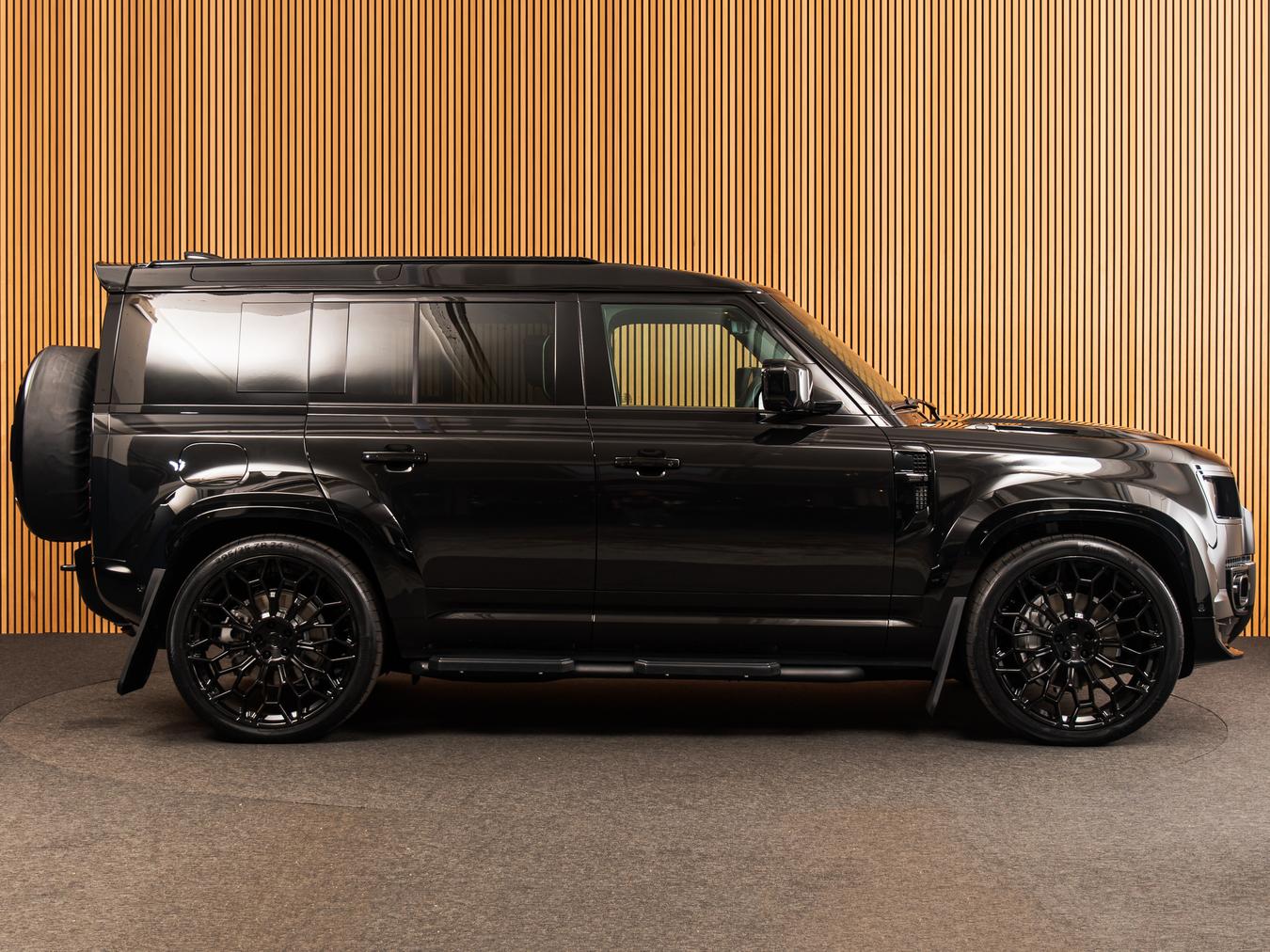 Land Rover Defender 110 X-Dynamic HSE P300e