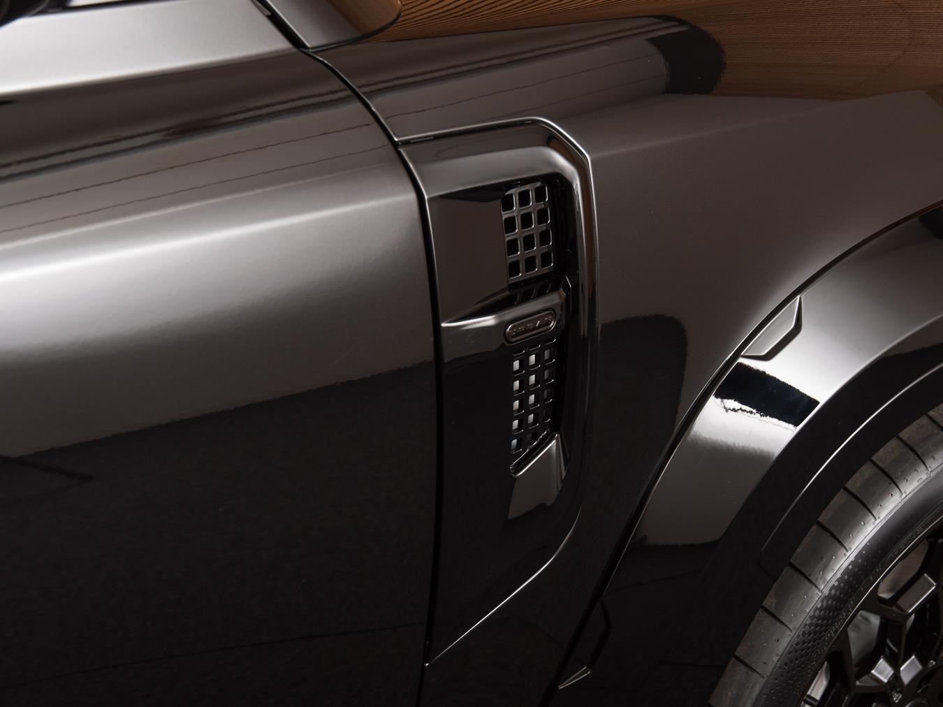 Land Rover Defender 110 X-Dynamic HSE P300e