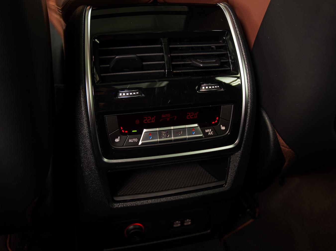 BMW X7 M50i