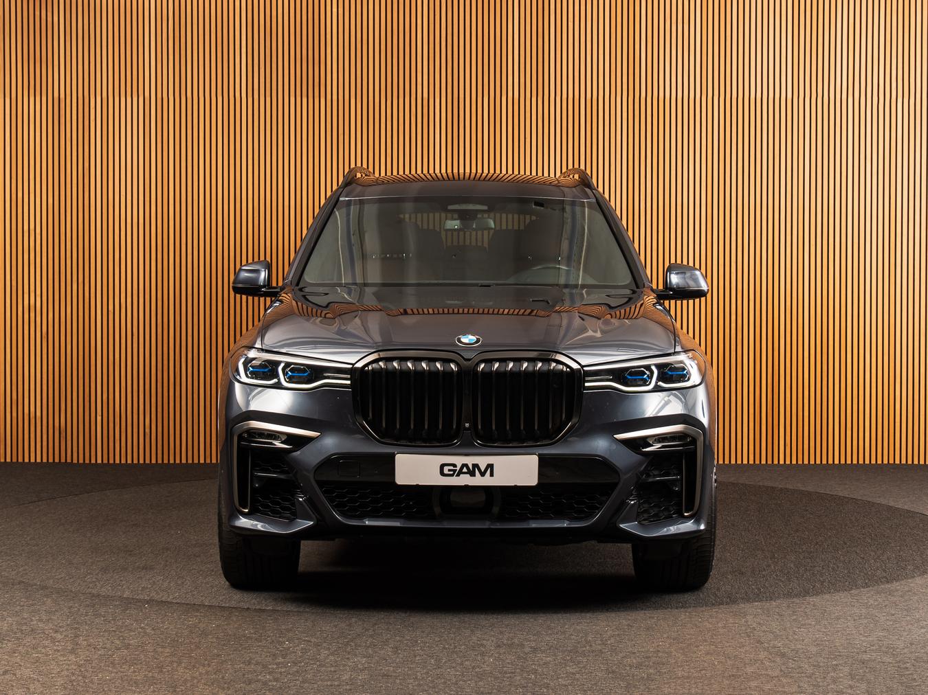 BMW X7 M50i