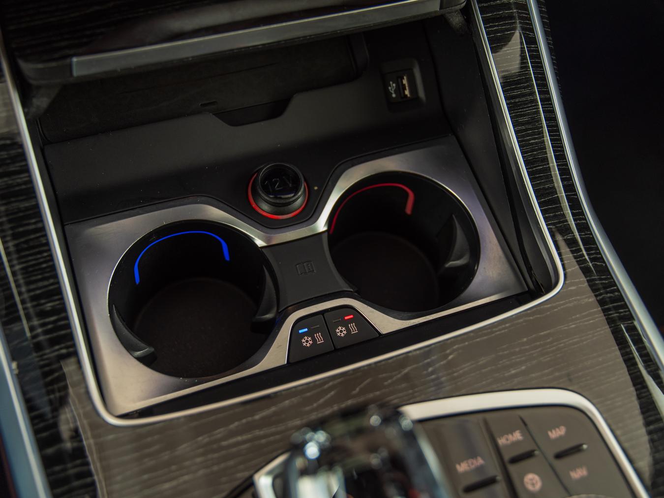 BMW X7 M50i