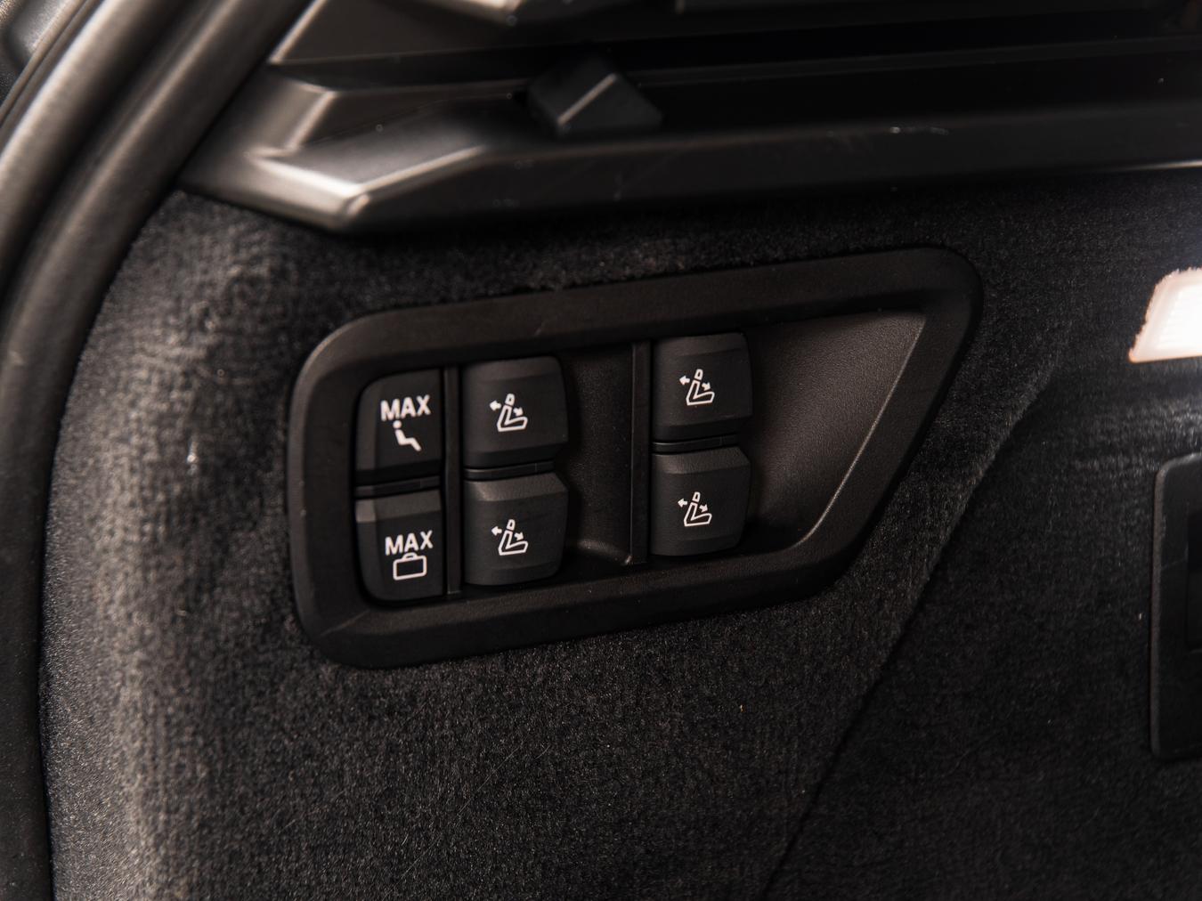BMW X7 M50i