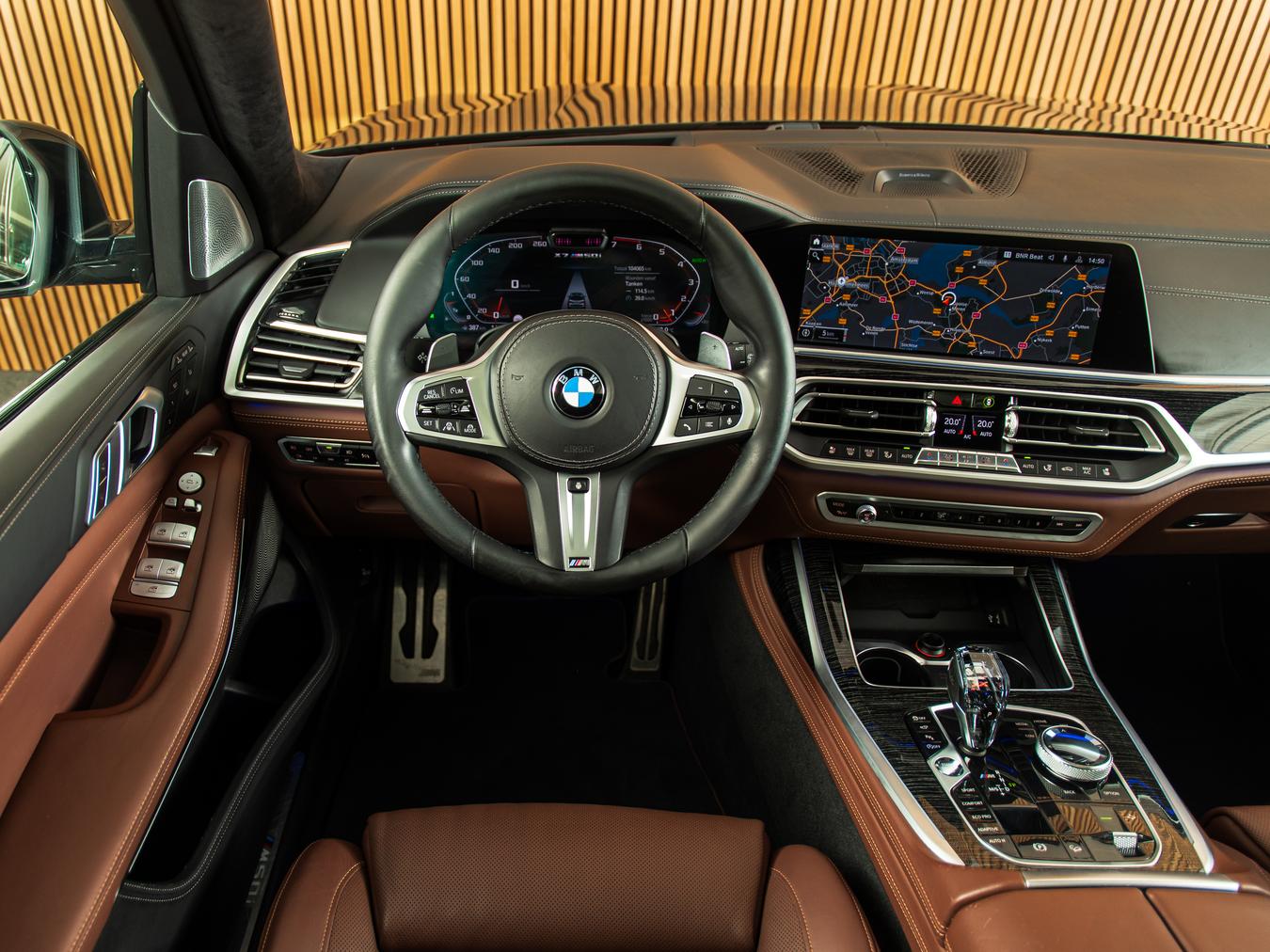 BMW X7 M50i