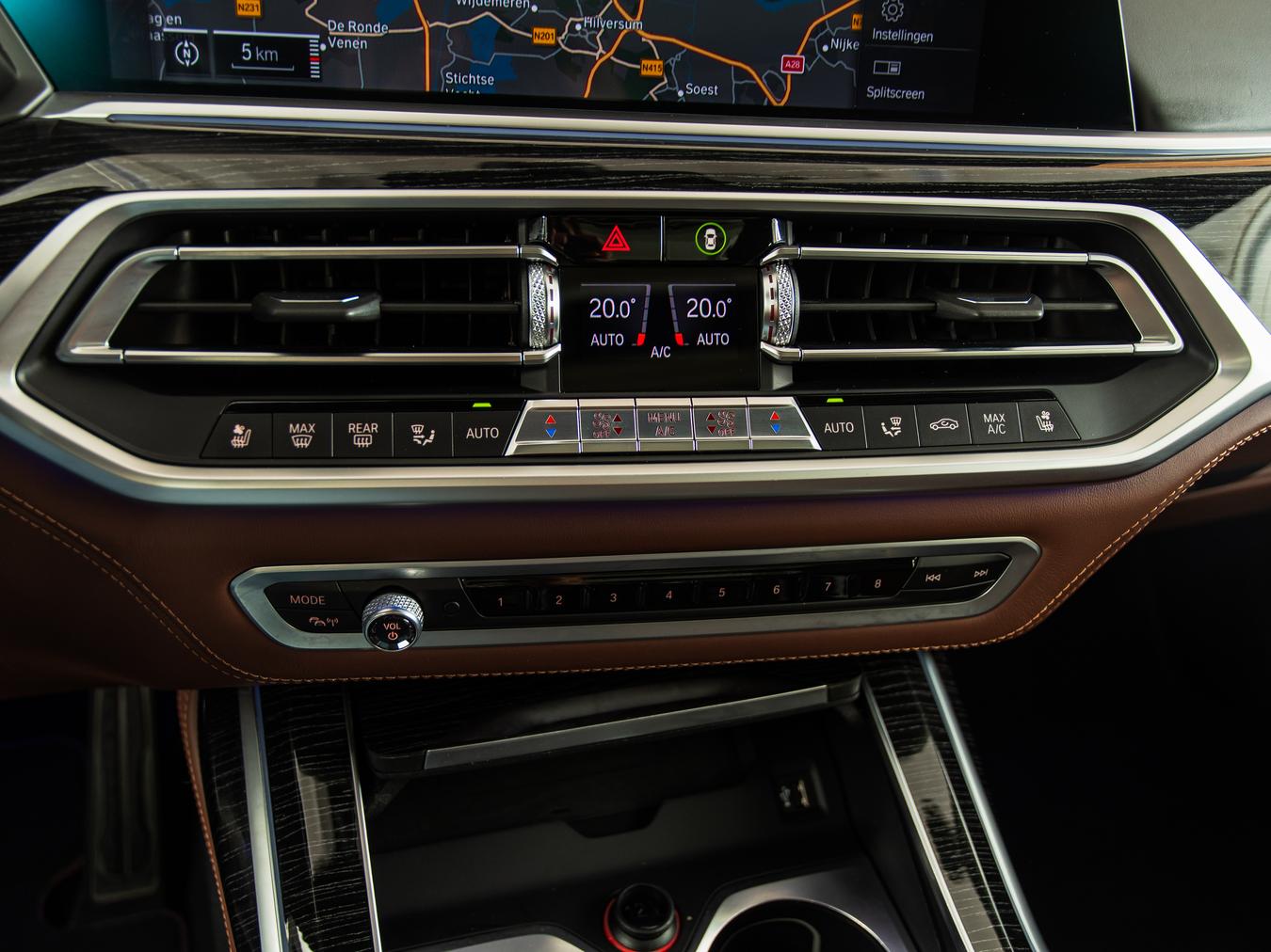 BMW X7 M50i