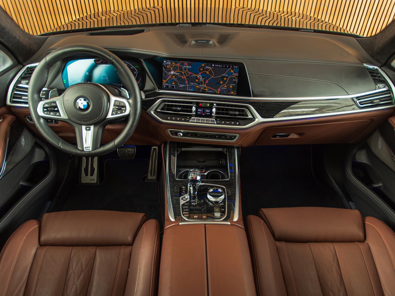BMW X7 M50i