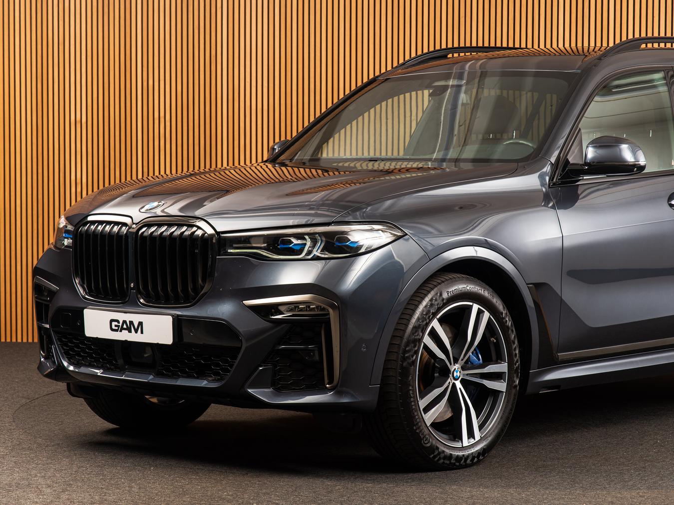 BMW X7 M50i