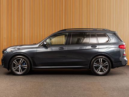 BMW X7 M50i