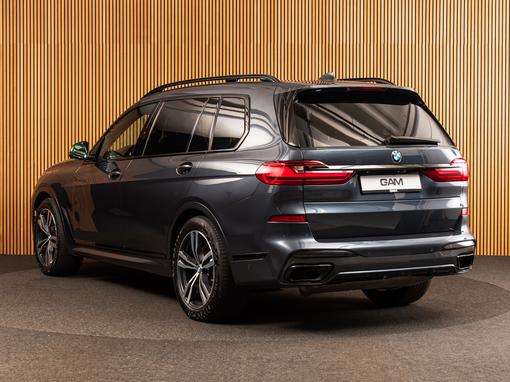 BMW X7 M50i