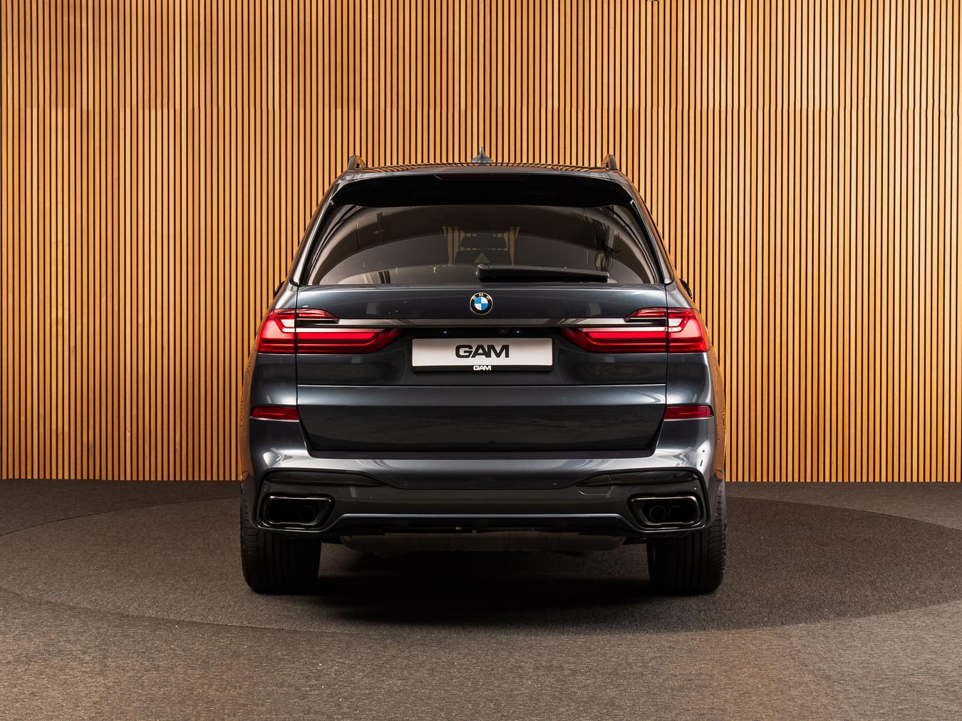 BMW X7 M50i