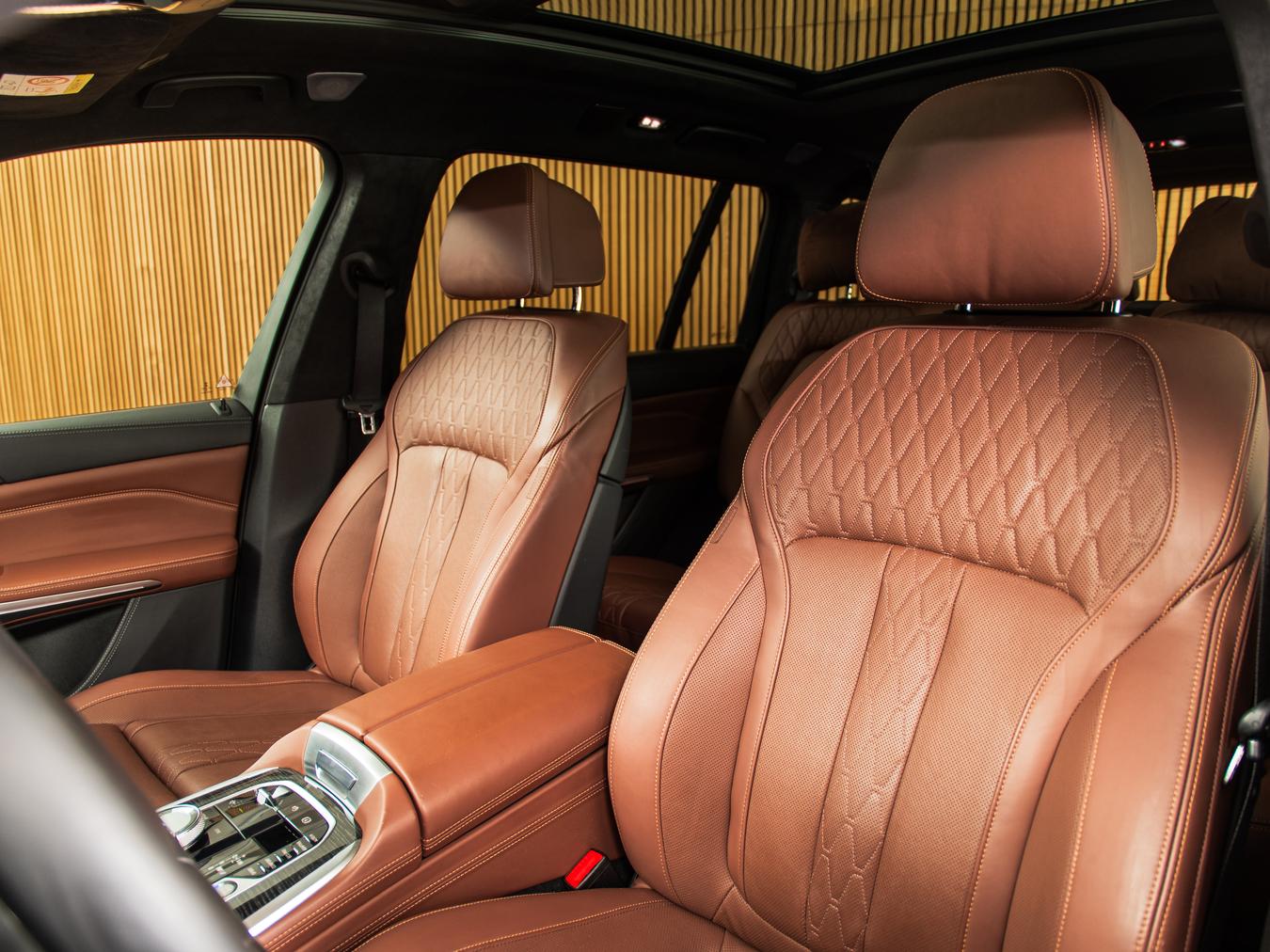 BMW X7 M50i