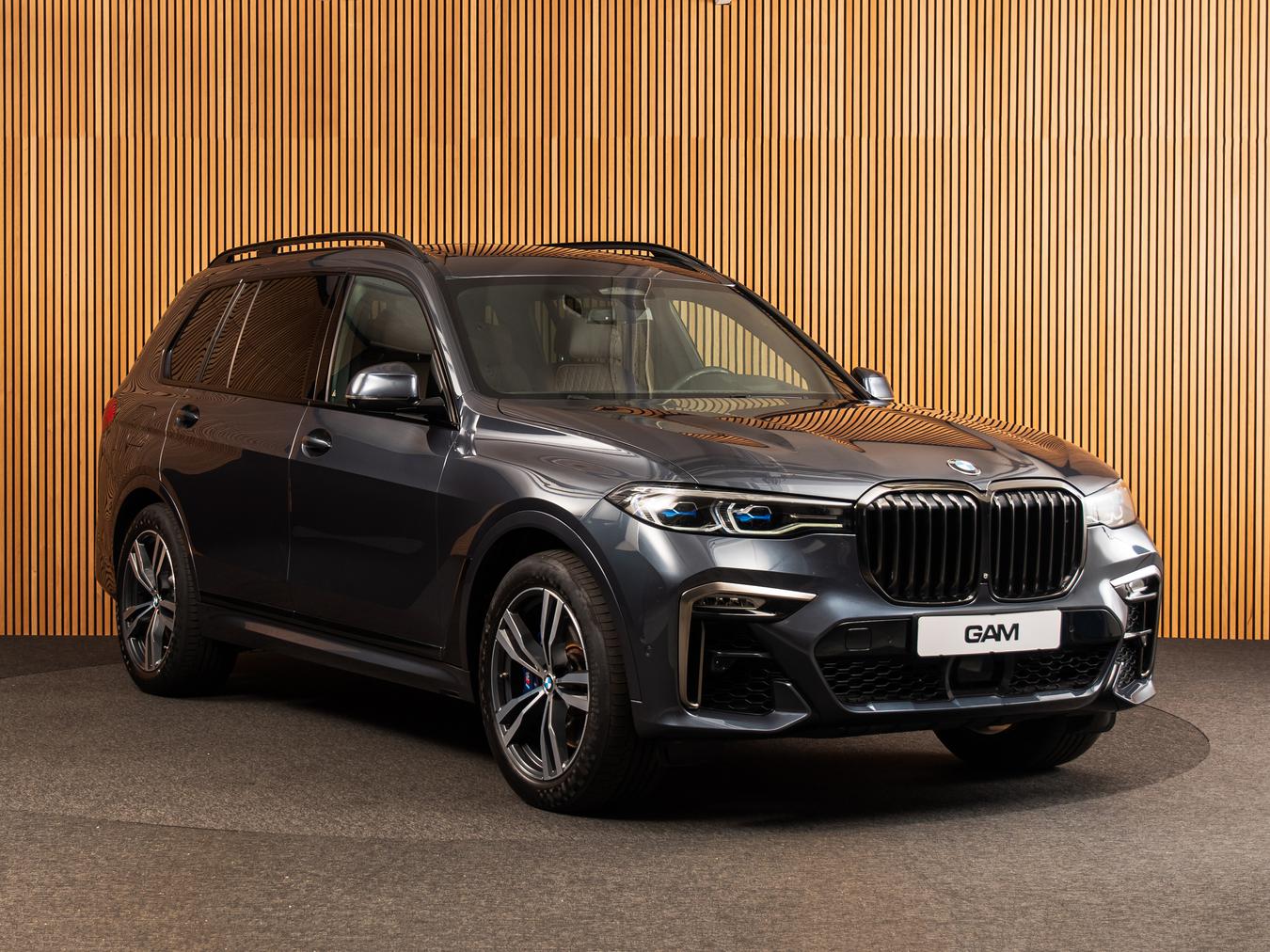 BMW X7 M50i