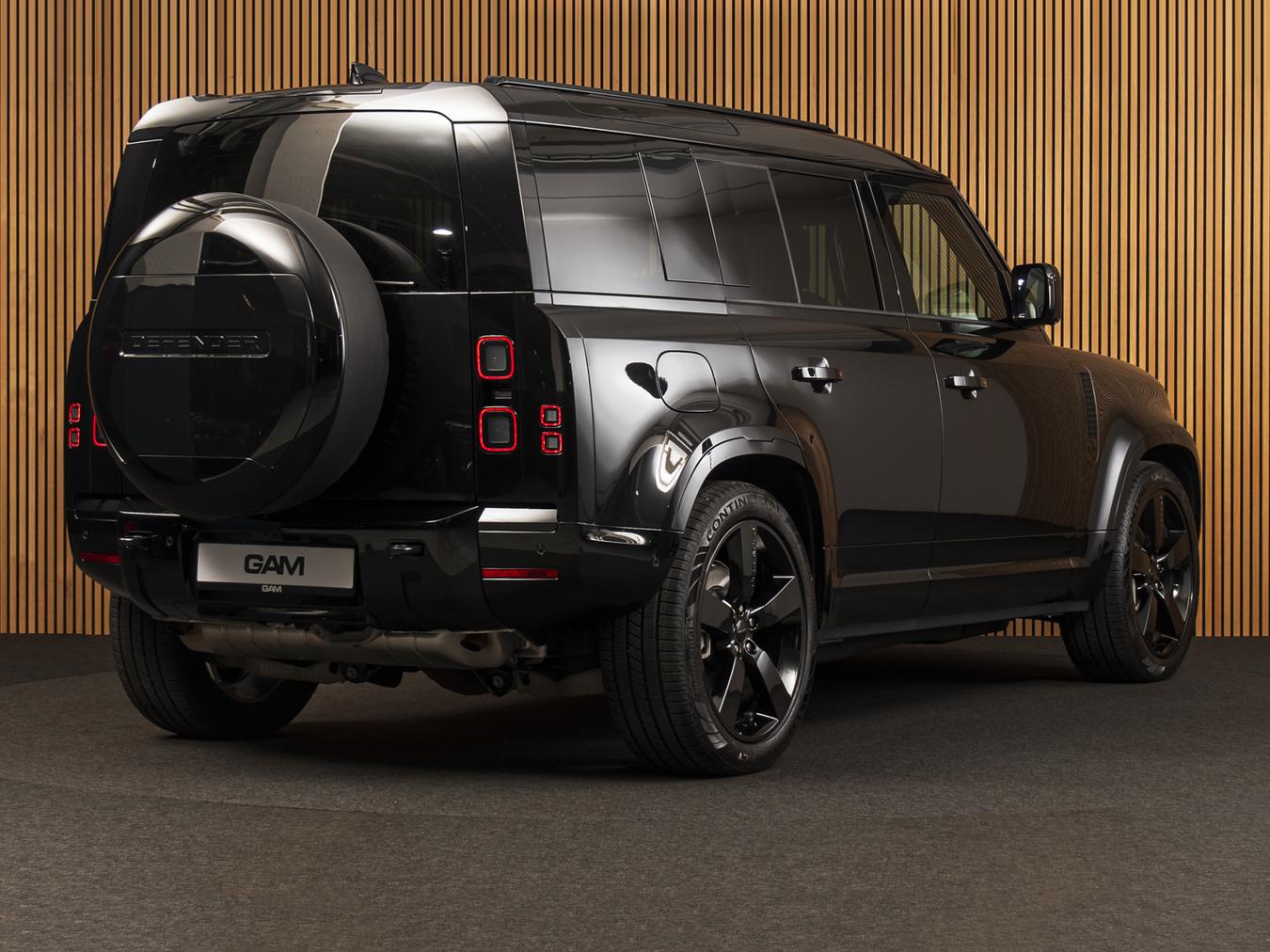 Land Rover Defender 110 X-Dynamic HSE P300e