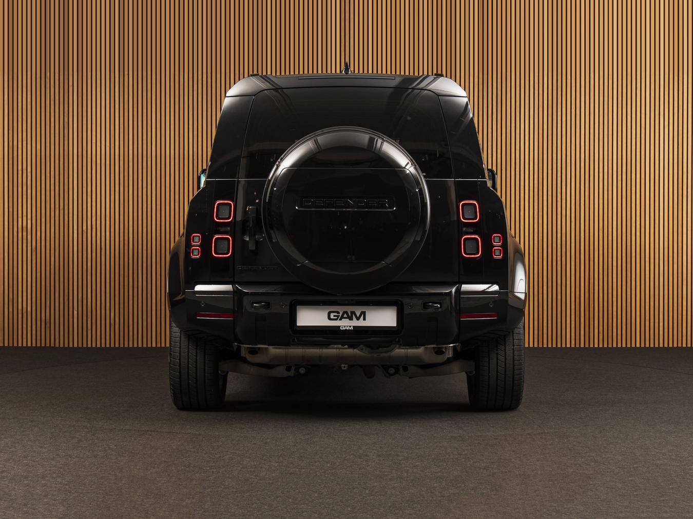 Land Rover Defender 110 X-Dynamic HSE P300e