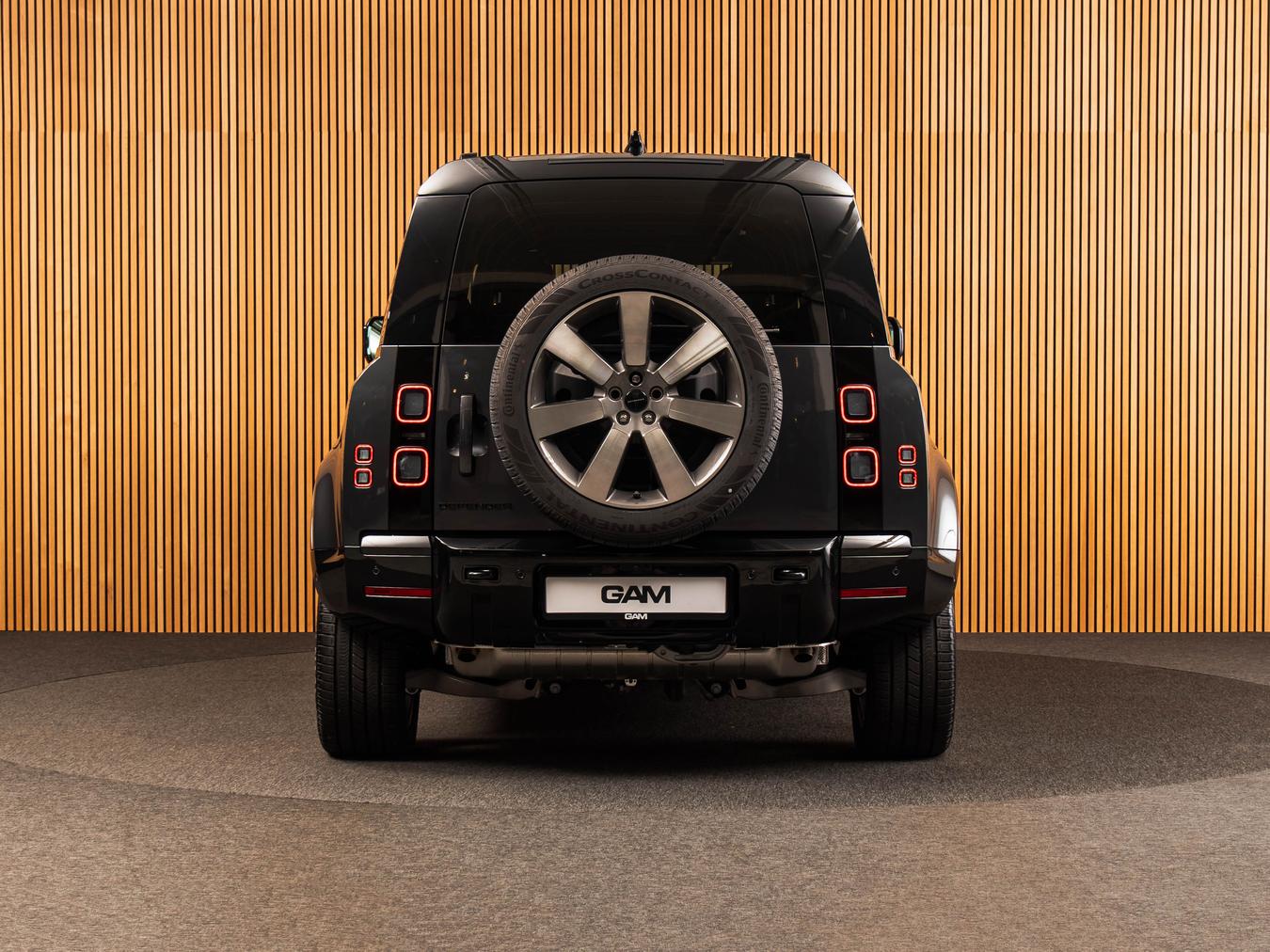 Land Rover Defender 110 X-Dynamic HSE P300e