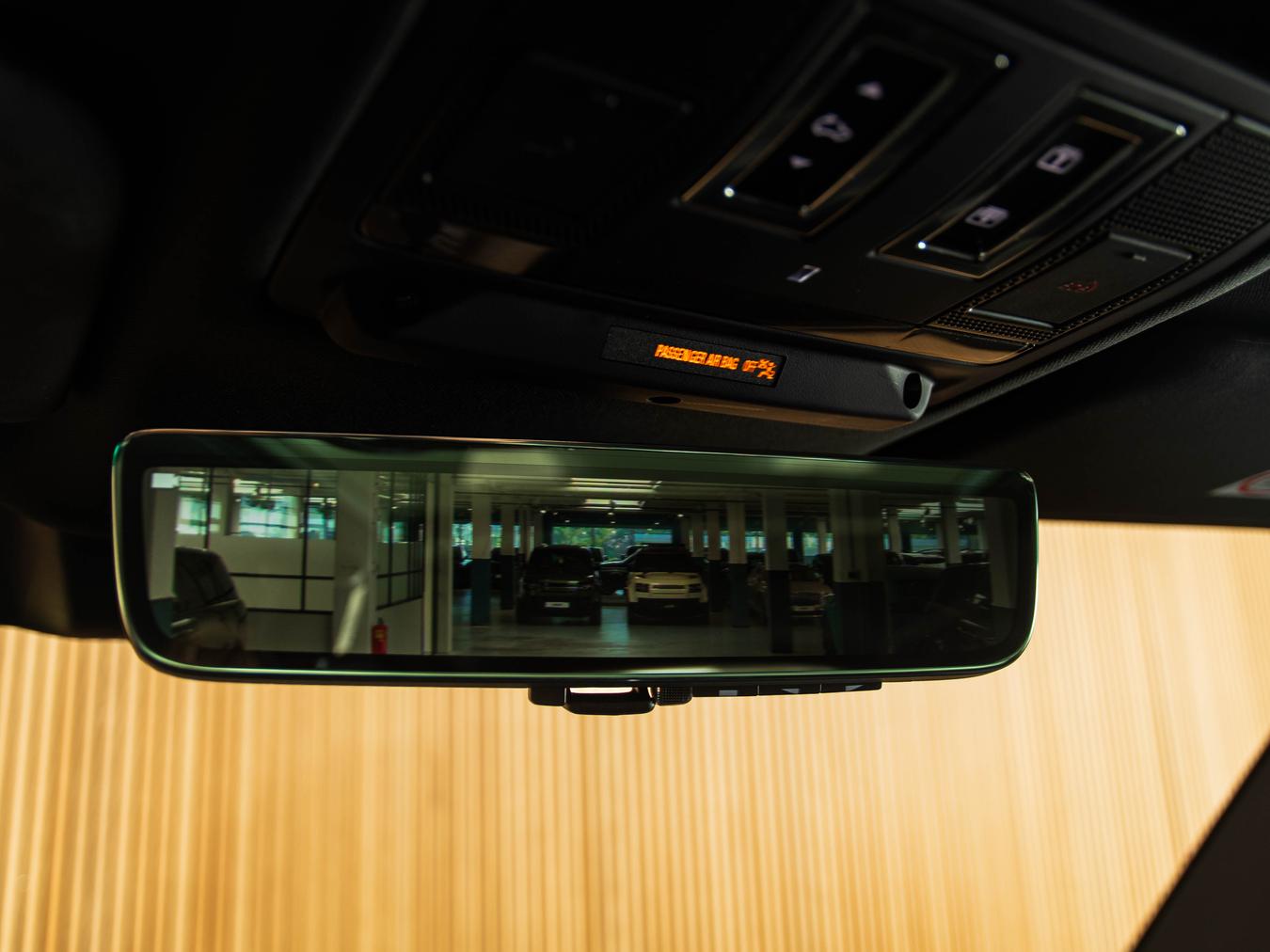 Land Rover Defender 110 X-Dynamic HSE P300e