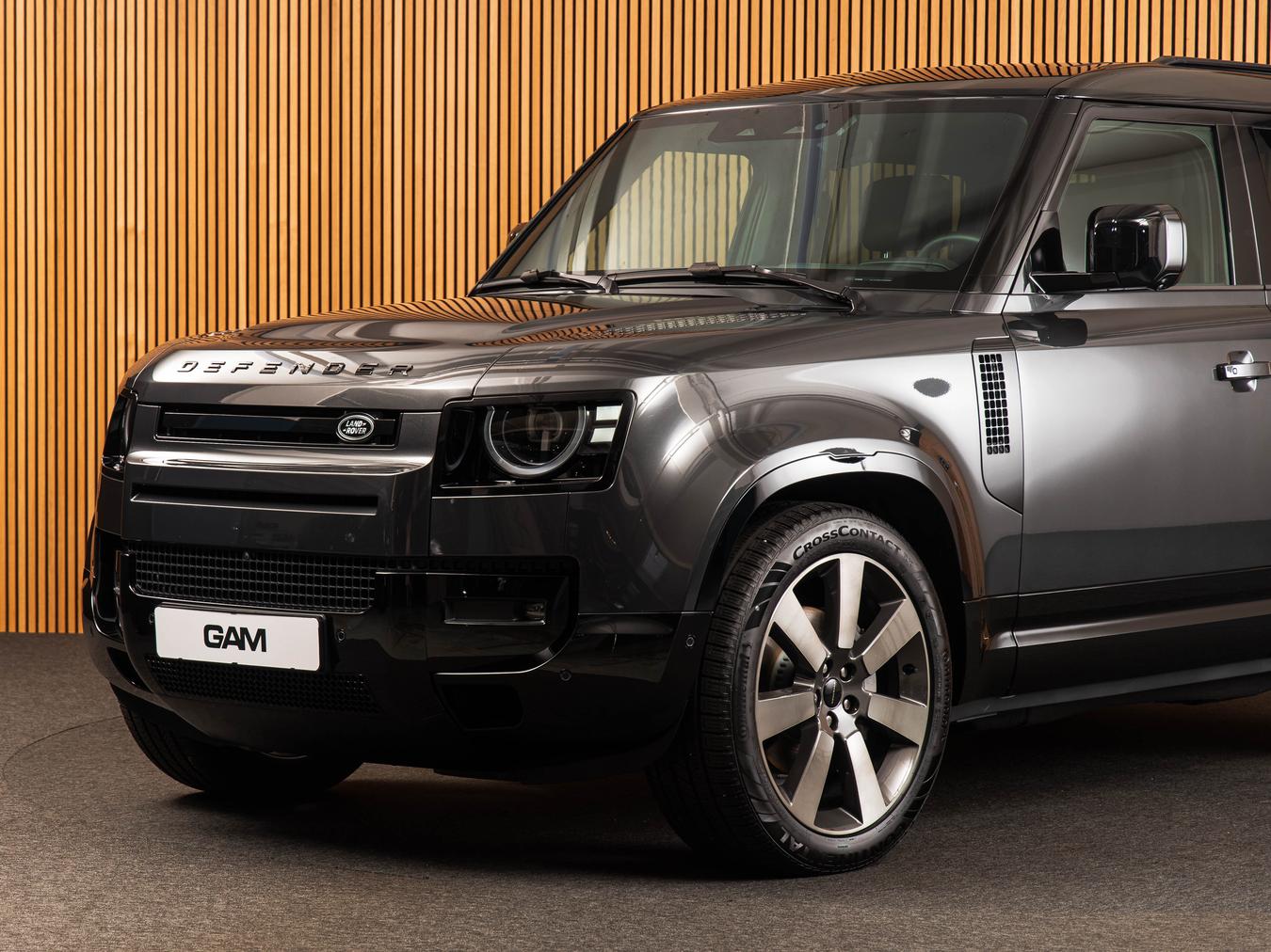 Land Rover Defender 110 X-Dynamic HSE P300e