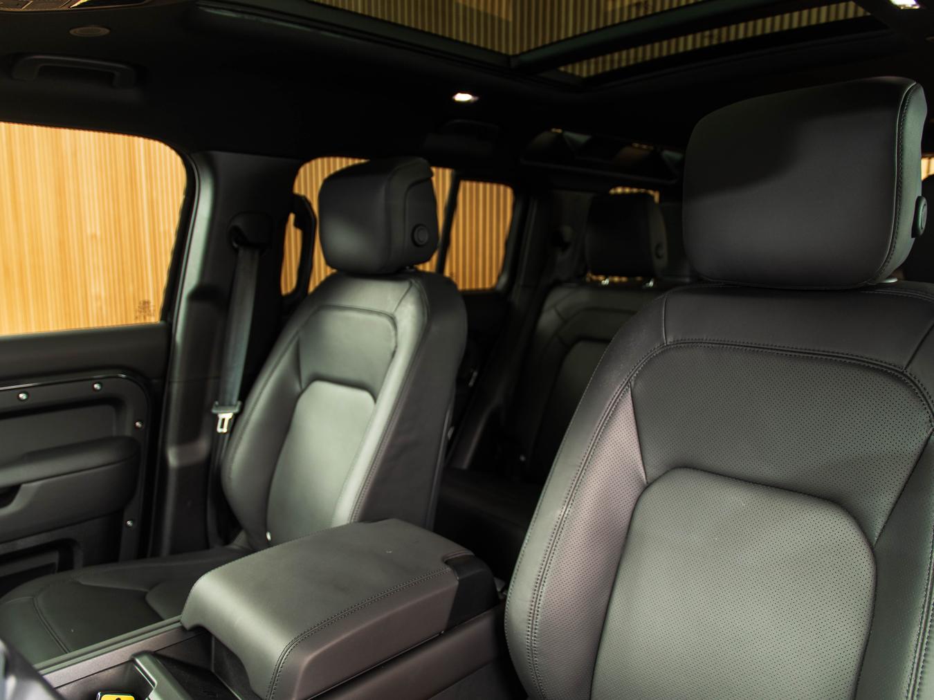 Land Rover Defender 110 X-Dynamic HSE P300e