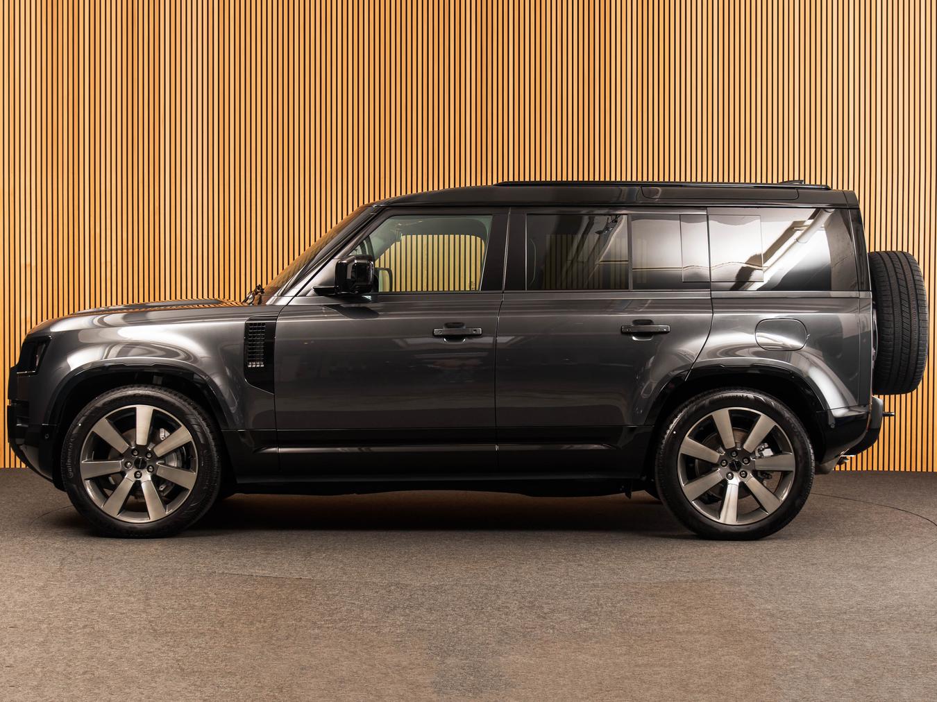 Land Rover Defender 110 X-Dynamic HSE P300e
