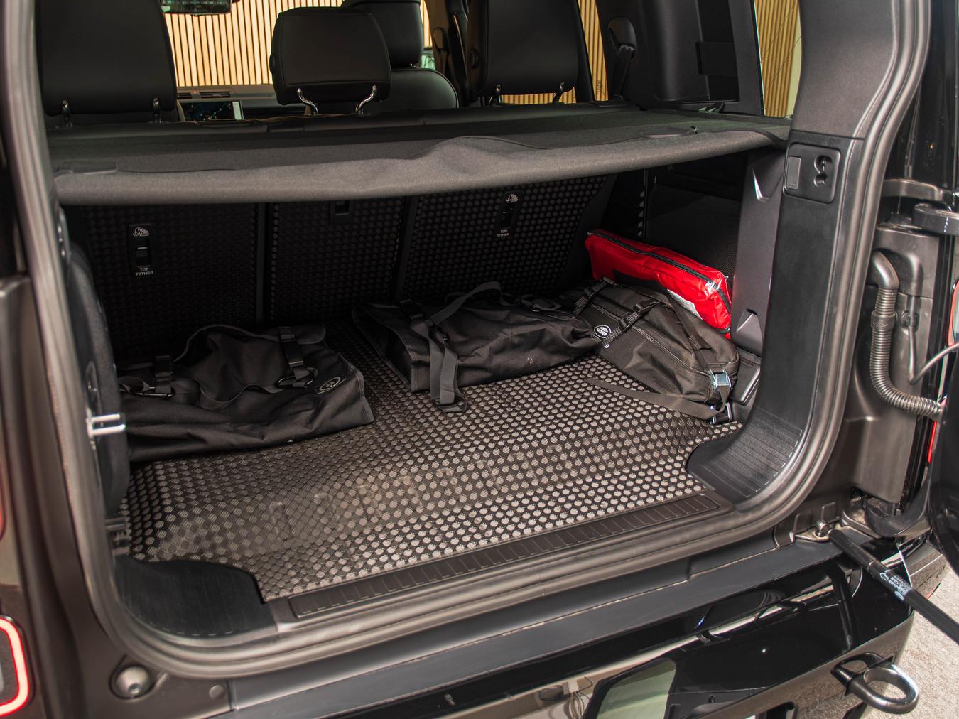Land Rover Defender 110 X-Dynamic HSE P300e