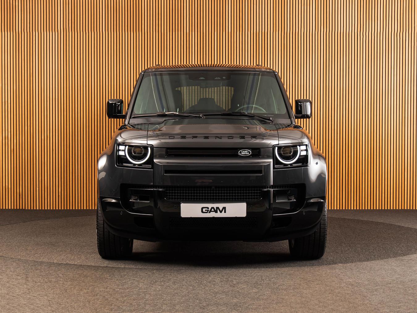 Land Rover Defender 110 X-Dynamic HSE P300e