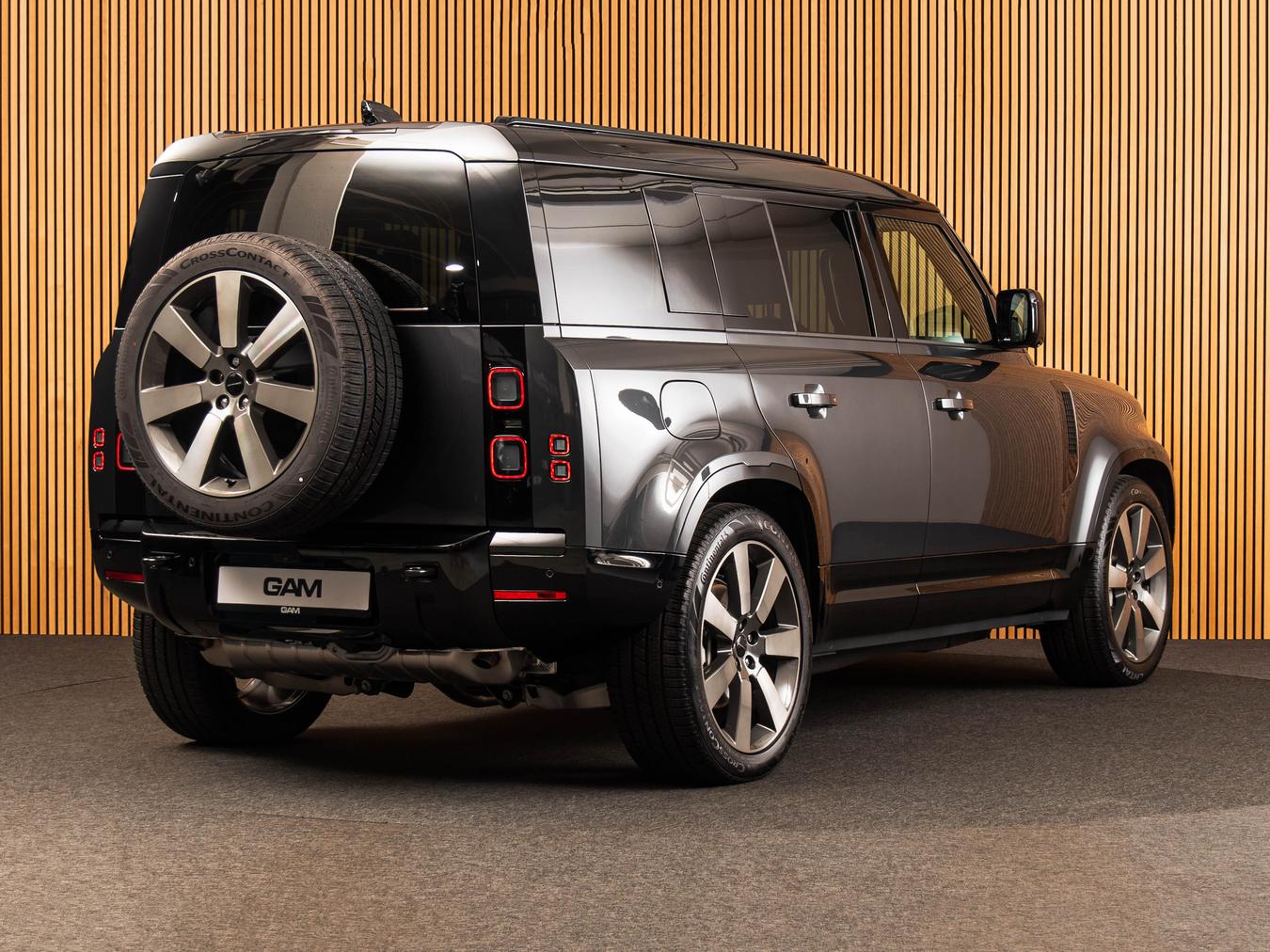 Land Rover Defender 110 X-Dynamic HSE P300e